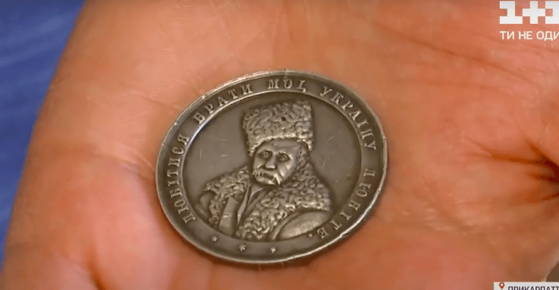У Франківську зареєстрували найбільшу колекцію значків із Тарасом Шевченком (ВІДЕО)