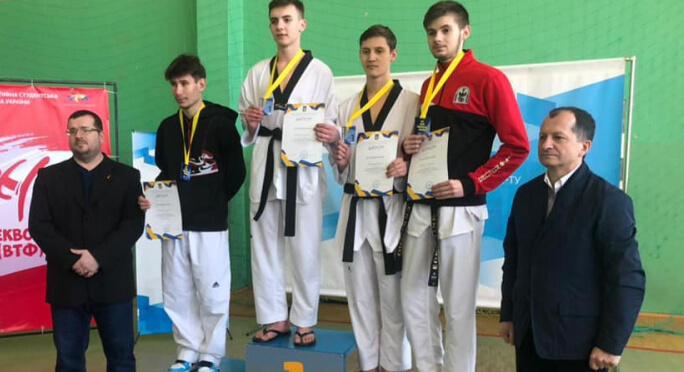 Всеукраїнські змагання з тхеквондо пройшли у Франківську: місцева команда серед лідерів (ФОТО)