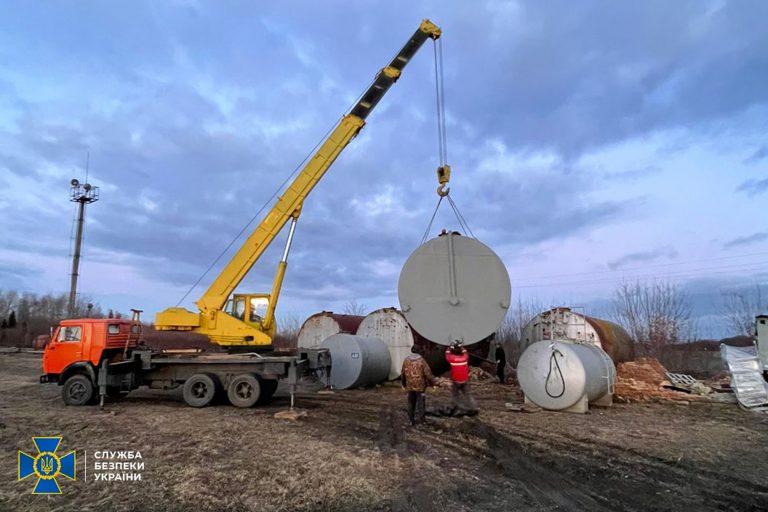 На Прикарпатті СБУ викрила мережу АЗС на торгівлі контрафактним пальним (ФОТО)
