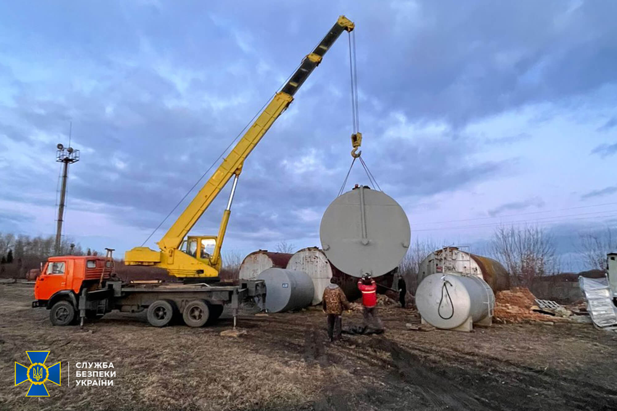 На Прикарпатті СБУ викрила мережу АЗС на торгівлі контрафактним пальним (ФОТО)