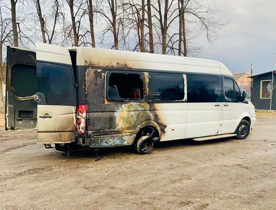 Попередня версія – підпали: поліція про нічні пожежі автомобілів у різних районах Франківщини (ФОТО)