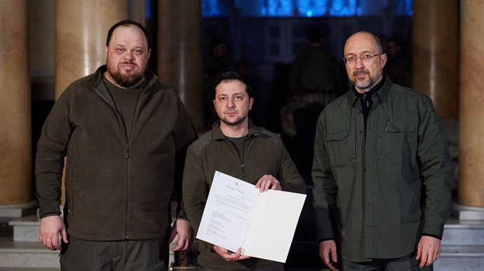 Зеленський підписав заявку на членство України в ЄС (ВІДЕО)