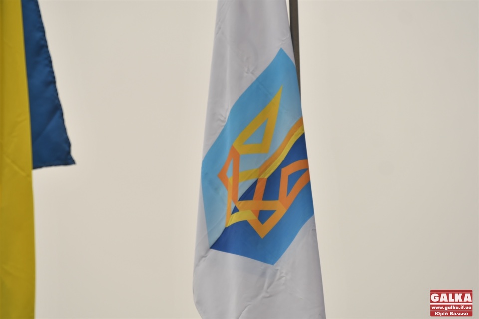 У Франківську підняли олімпійський прапор з нагоди старту Зимових ігор у Пекіні (ФОТО)