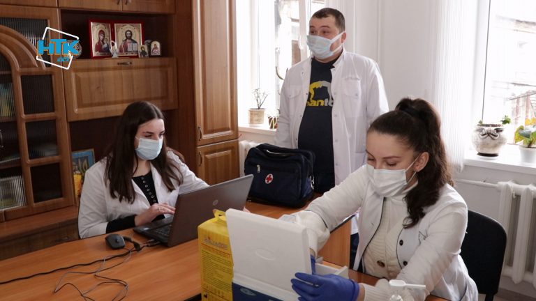 Коломияни відтепер можуть вакцинуватися у сервісному центрі Пенсійного фонду (ВІДЕО)
