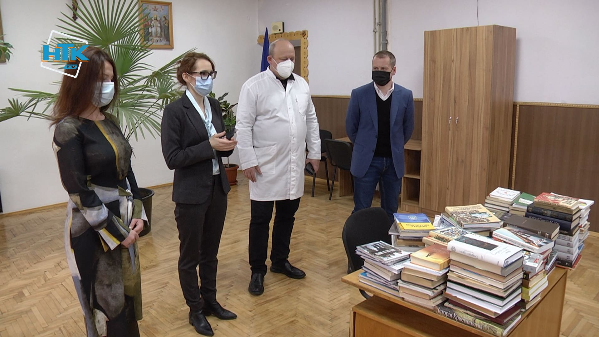 Більше сотні книг від молодих вчених отримав Коломийський госпіталь ветеранів (ВІДЕО)