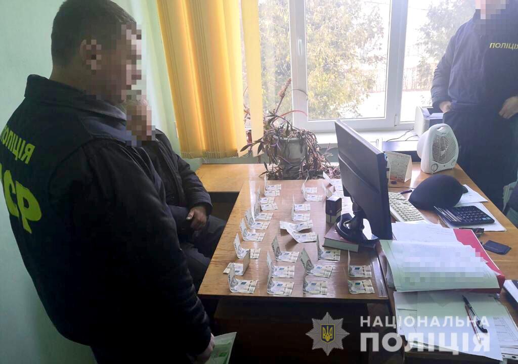 На Прикарпатті “на гарячому” спіймали директора-хабарника філії облавтодору (ФОТО)