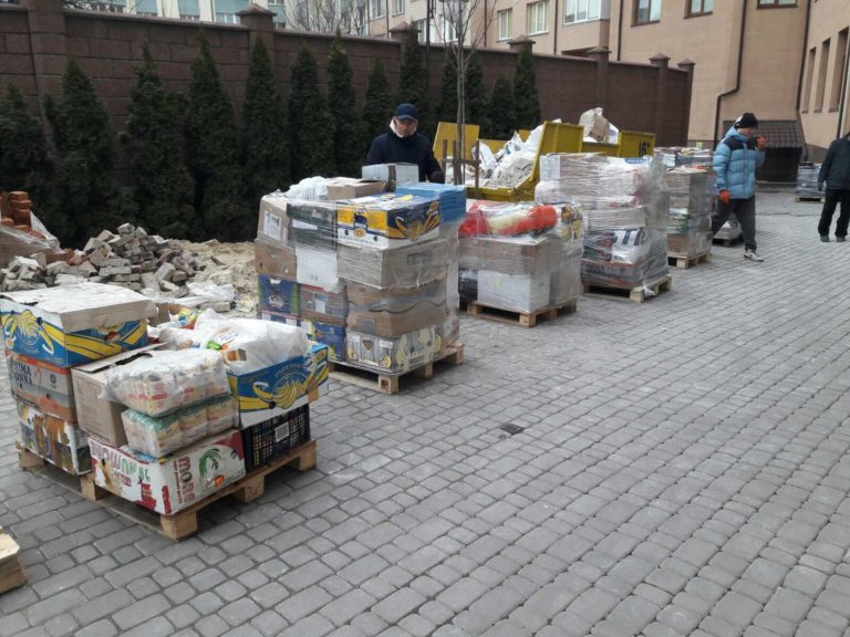 20-річний прикарпатець продав гуманітарної допомоги на 1 100 доларів. Гроші – собі