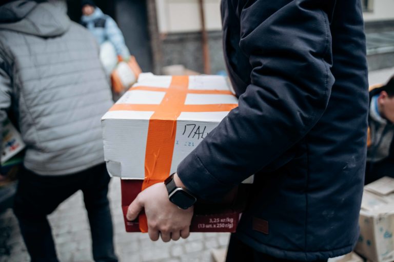 Допомагайте тим, кому це потрібно усього у кілька кліків на платформі єДопомога