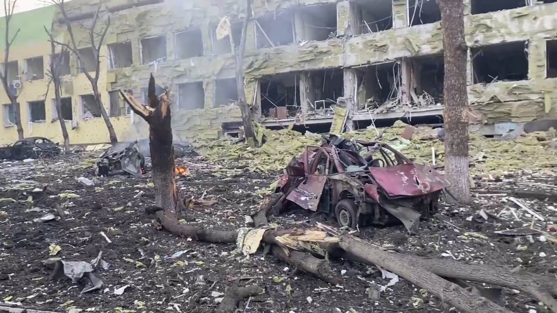 Загарбники авіаударом знищили дитячу лікарню в Маріуполі (ФОТО, ВІДЕО)