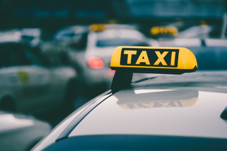У Коломиї таксист вимагав у переселенців 400 гривень за поїздку містом