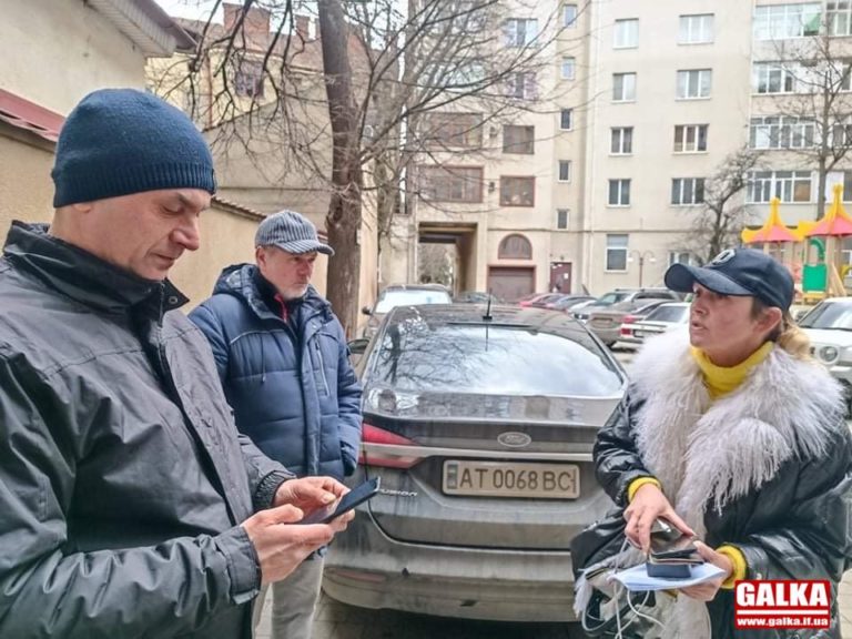 4 тисячі за ніч: франківці викликали поліцію до сусідки через дорожнечу житла, яку здає в оренду (ФОТО)