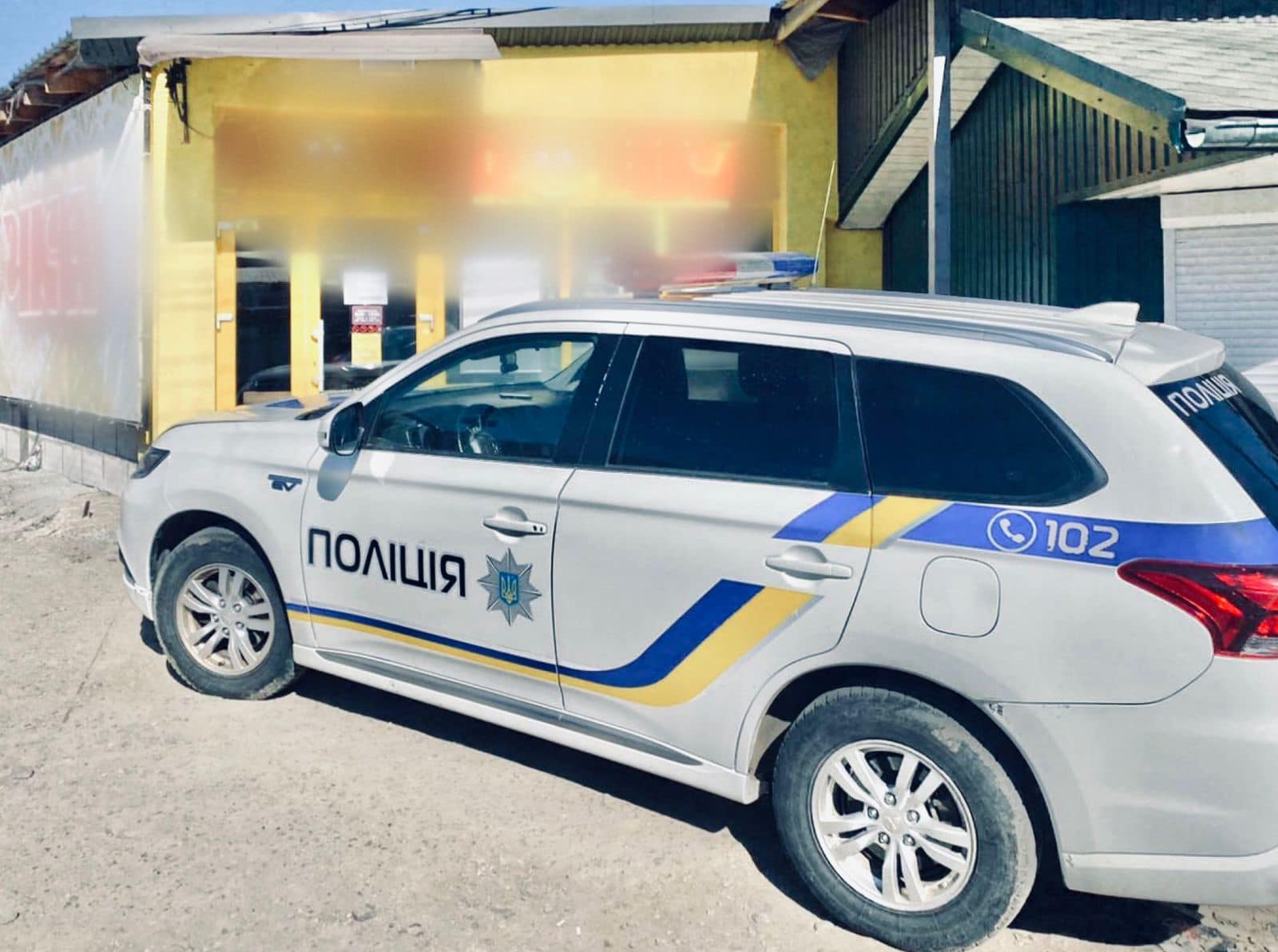 На Прикарпатті “на гарячому” спіймали двох чоловіків, які обікрали магазин (ФОТО)