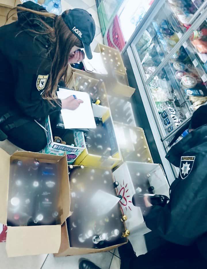 На Коломийщині з магазинів вилучили 800 літрів фальсифікованого алкоголю (ФОТО)