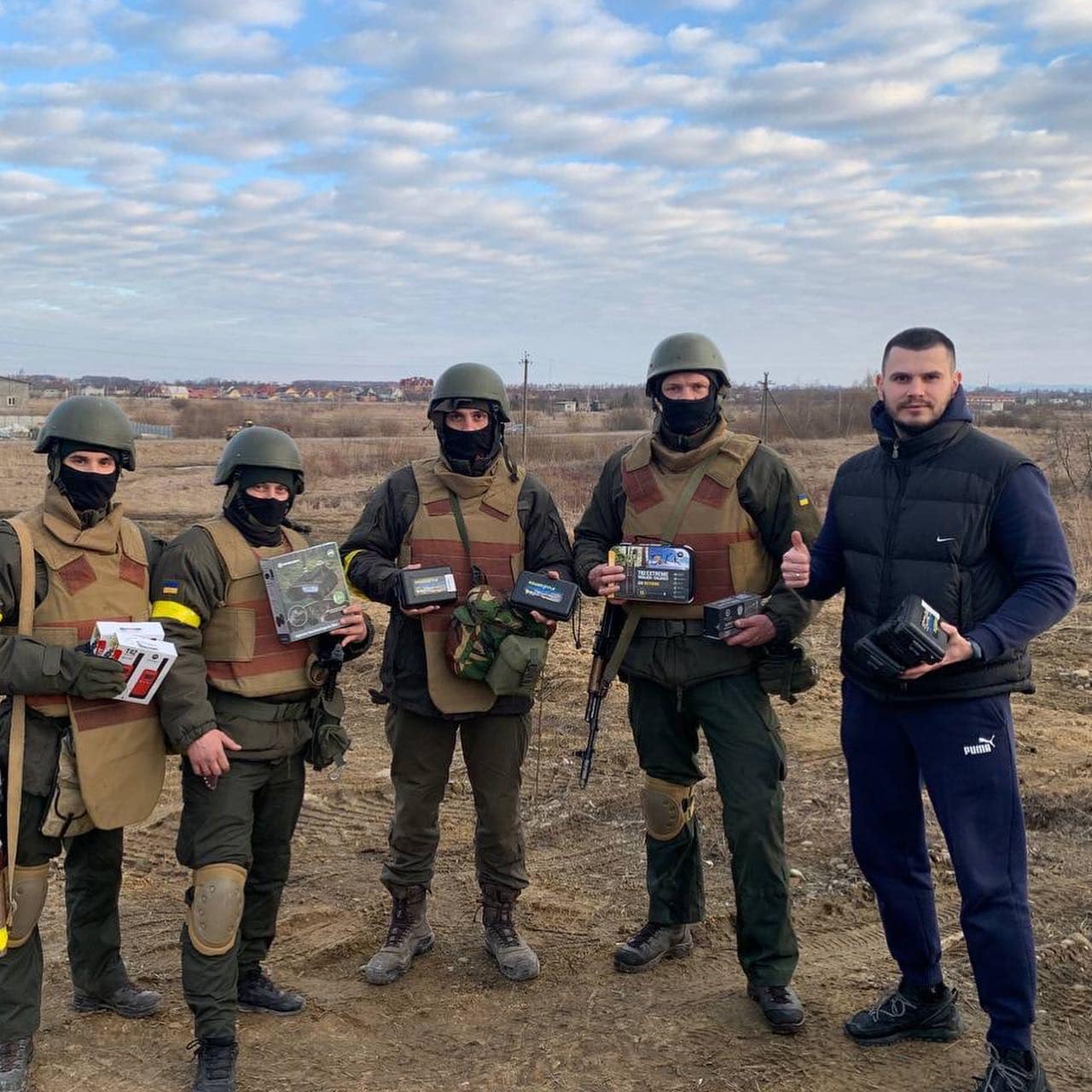 Робота на фронті та у тилу: як до захисту України долучилися франківські боксери (ФОТО)