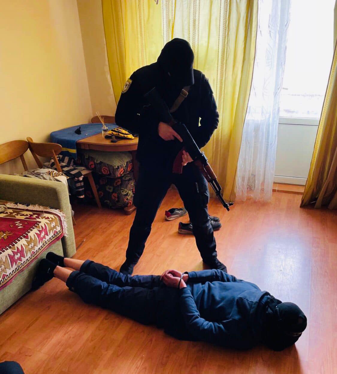 На Франківщині поліцейські оперативно затримали групу магазинних злодіїв (ФОТО)