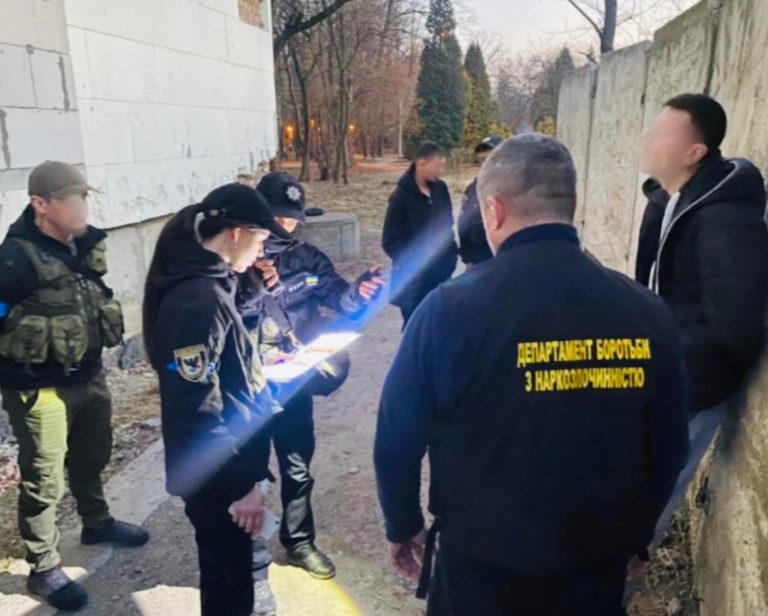 За тиждень прикарпатські правоохоронці спіймали п’ятьох наркоторговців й ліквідували 10 їхніх телеграм-каналів (ФОТО)