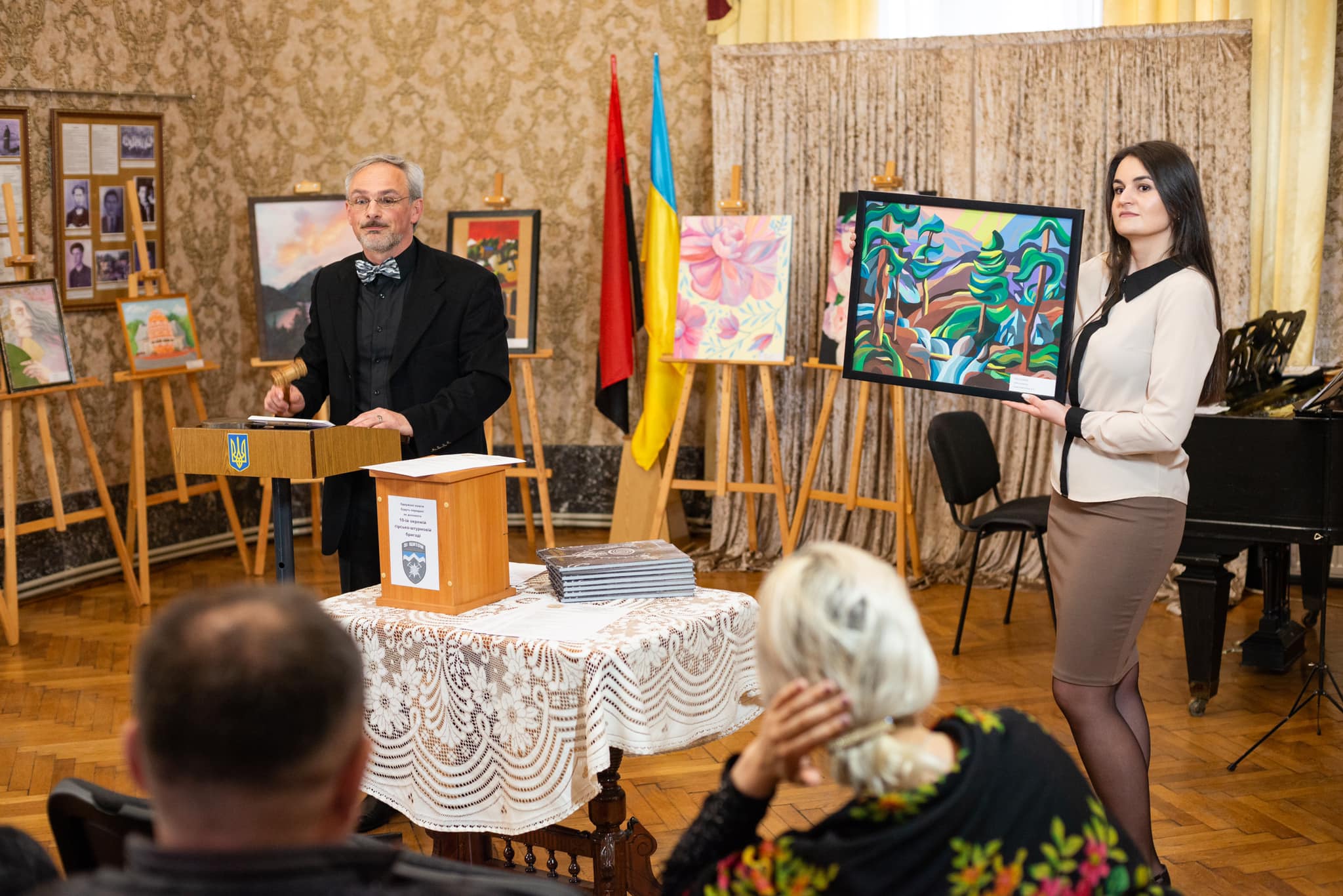 25 тисяч гривень зібрали на аукціоні у Коломиї для ЗСУ й на гуманітарну допомогу (ФОТО)