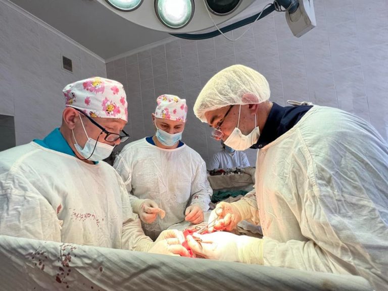 В обласній дитячій лікарні провели унікальну операцію семирічному пацієнтові (ФОТОФАКТ)