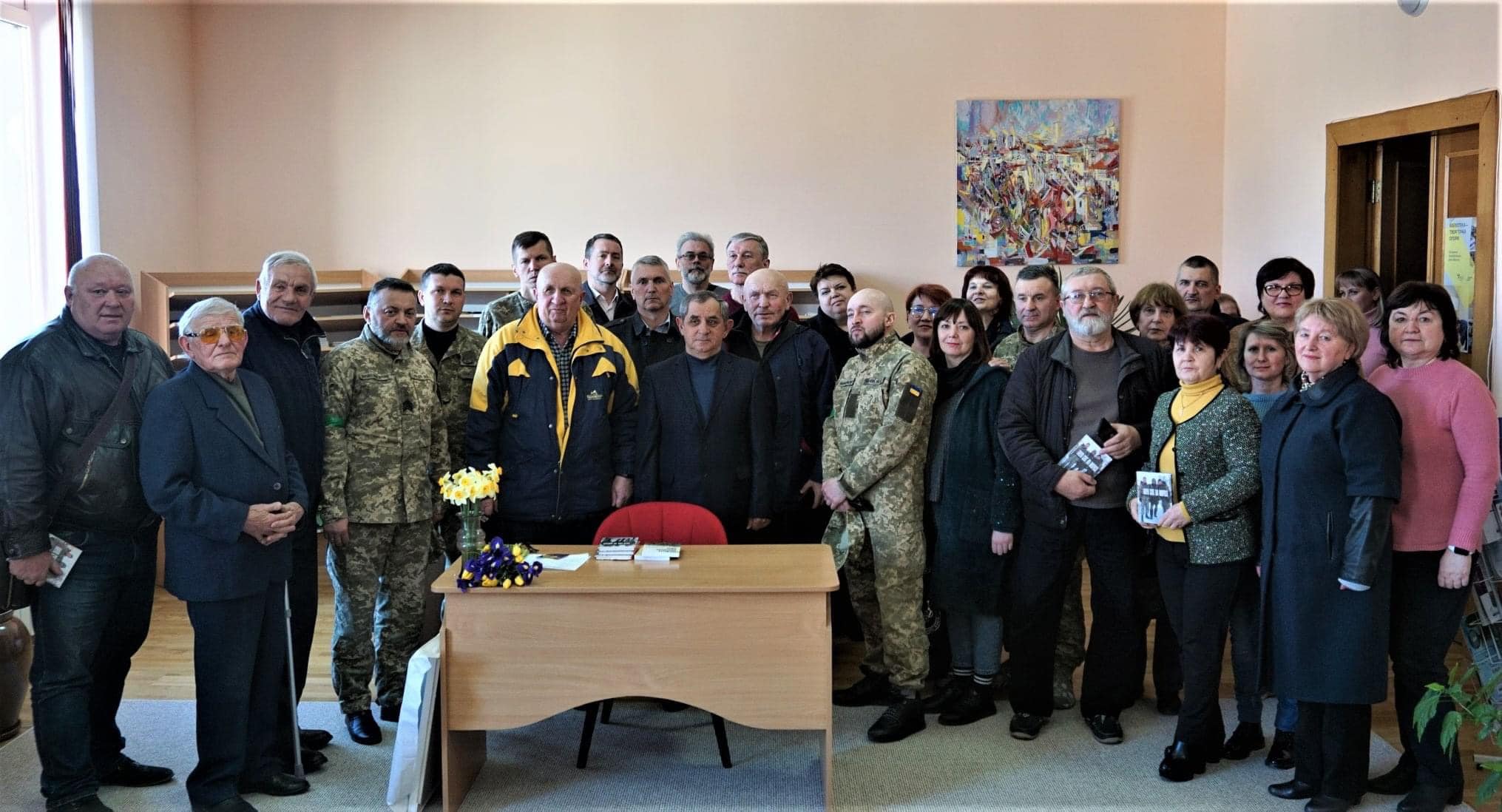 “Танув сніг на морозі”: у Франківську презентували книгу про подвиг “кіборгів” із Прикарпаття