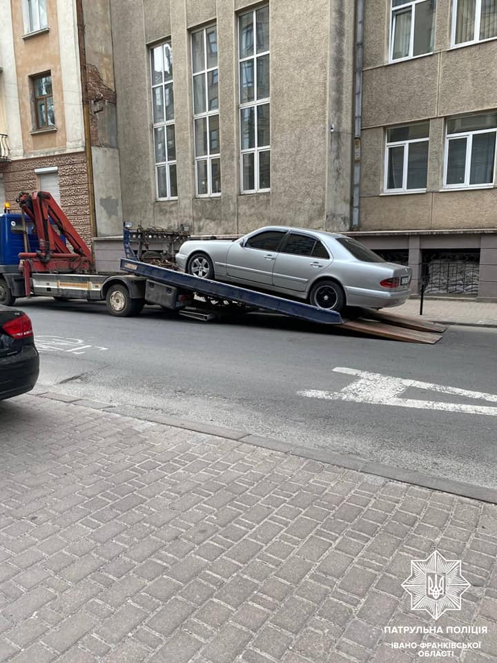 За один день франківські патрульні спіймали в місті сімох водіїв під алкоголем або наркотиками (ФОТО)