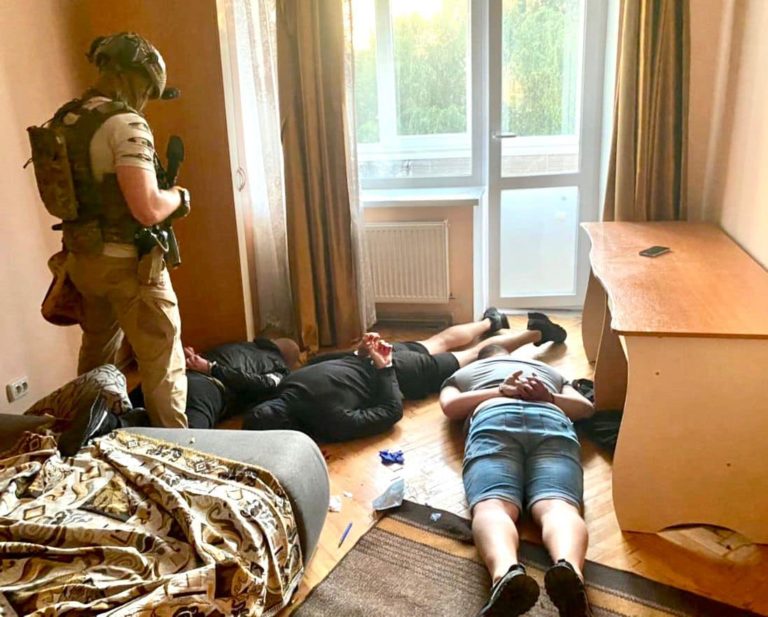 У Франківську судитимуть банду, яка вимагала у військового вигаданий борг й погрожували вбивством (ФОТО)