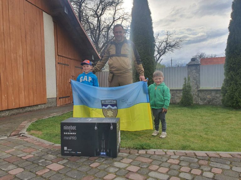 Юні прикарпатці, які передали зібрані на гіроскутер гроші десятій бригаді, отримали від волонтерів омріяний пристрій (ФОТО)