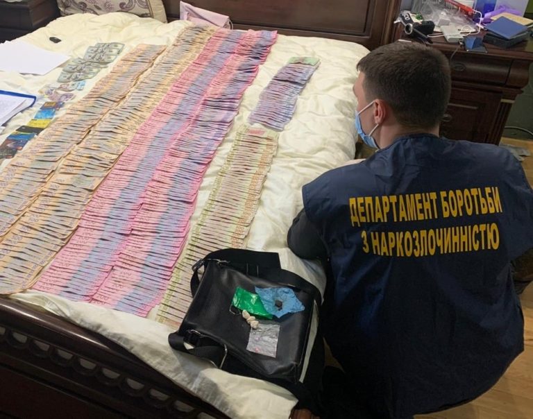 СБУ та поліція завершила розслідування щодо наркодилерів з Франківщини (ФОТО)