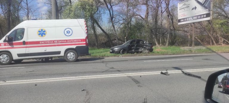У Ямниці зіткнулися Ланос та Мерседес, є травмовані (ФОТОФАКТ)