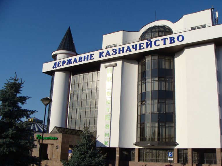 Казначейство почало розблоковувати платежі для Франківська: кому вже надходять гроші
