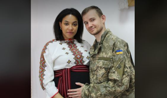 Патріотичну фотосесію влаштували для вагітних і породіль у франківському пологовому (ФОТО)