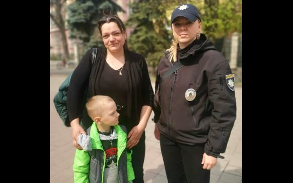 Зниклого на центральному ринку хлопчика знайшли на дитячому майданчику (ФОТОФАКТ)