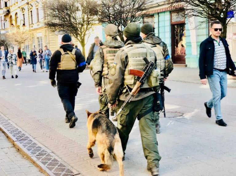 До понеділка поліція Франківщини працюватиме у посиленому режимі — ГУНП