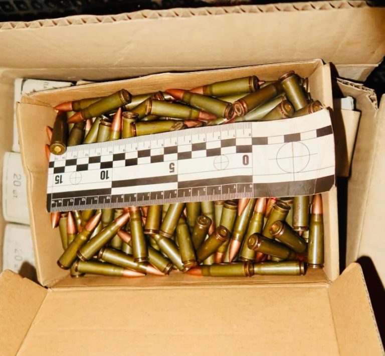 На блокпості поблизу Франківська у керманича виявили майже 800 набоїв (ФОТО)