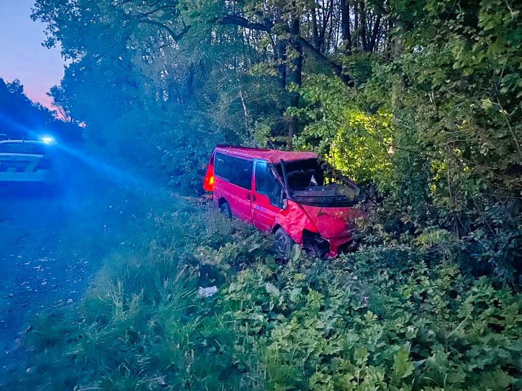 На Косівщині автомобіль збив пішохода, а у Коломийській громаді — зʼїхав у кювет (ФОТО)
