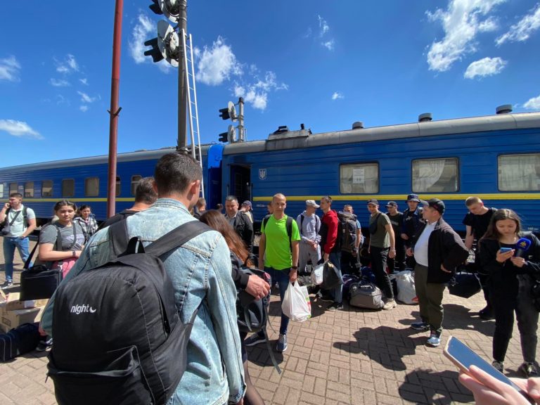 «Дідоренко повертається додому»: до Франківська “переїхали” курсанти Луганського державного університету внутрішніх справ (ФОТО)
