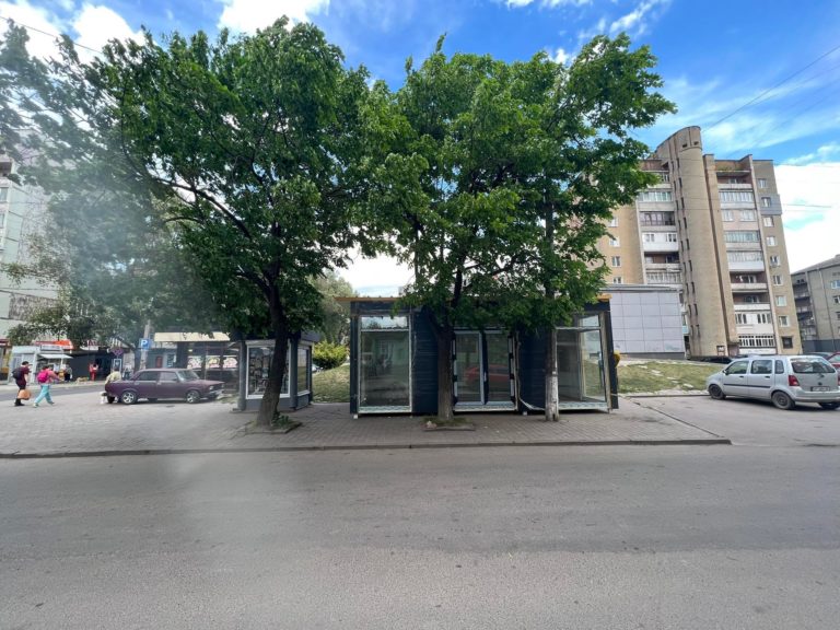 Війна не перешкоджає засирати Франківськ будками, — Войтик