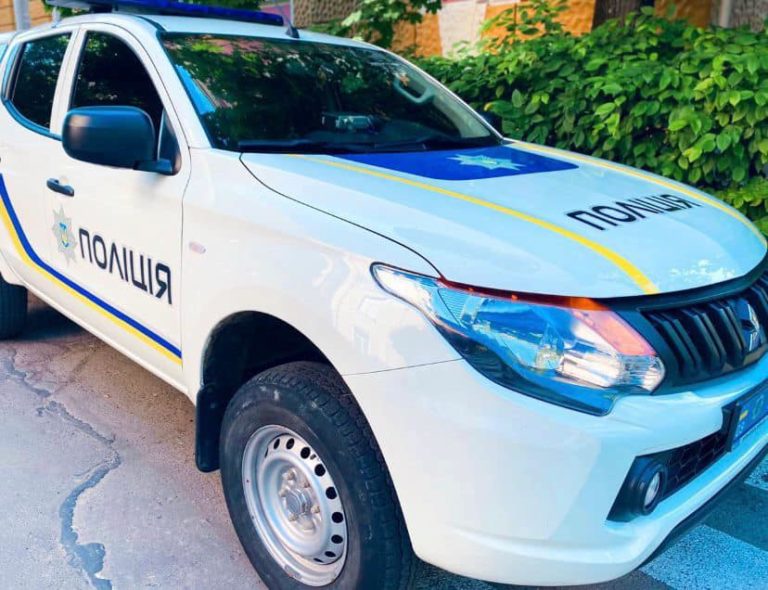 Прикарпатець закидав камінням автівку поліції: суд призначив умовний термін