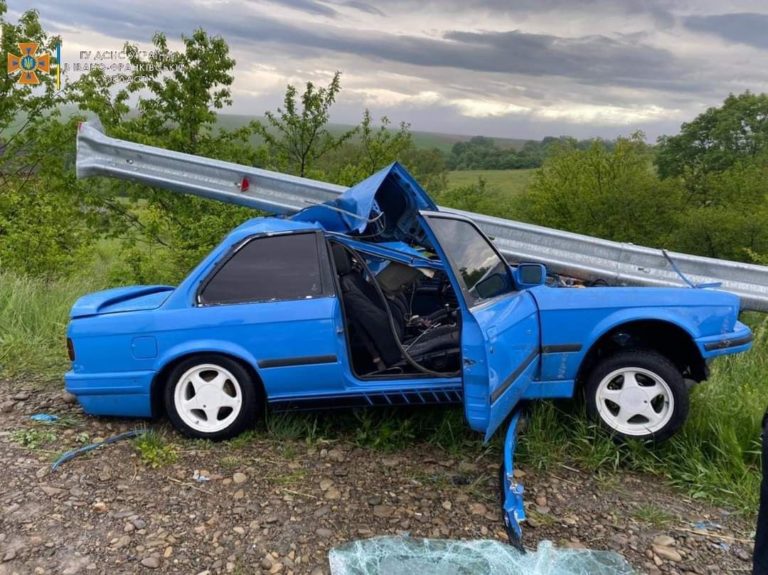 Юний водій, який постраждав у ранковій ДТП на Богородчанщині, помер у лікарні — поліція