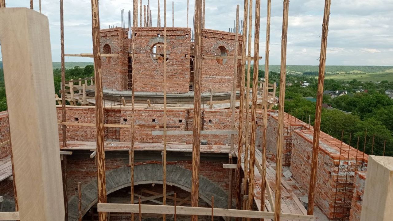 На Калущині, на місці згорілої святині, триває будівництво храму (ФОТО)