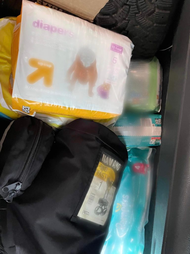 Охоронець викрав “гуманітарку” зі складу драмтеатру: поліція розкрила деталі скандалу з продажем “волонтерки” (ФОТО)