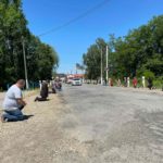 фото людей, які зустрічають загиблого бійця