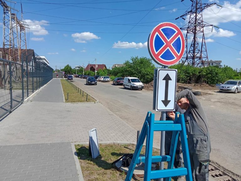 Біля сервісного центру МВС у Франківську заборонили стихійне паркування (ФОТО)