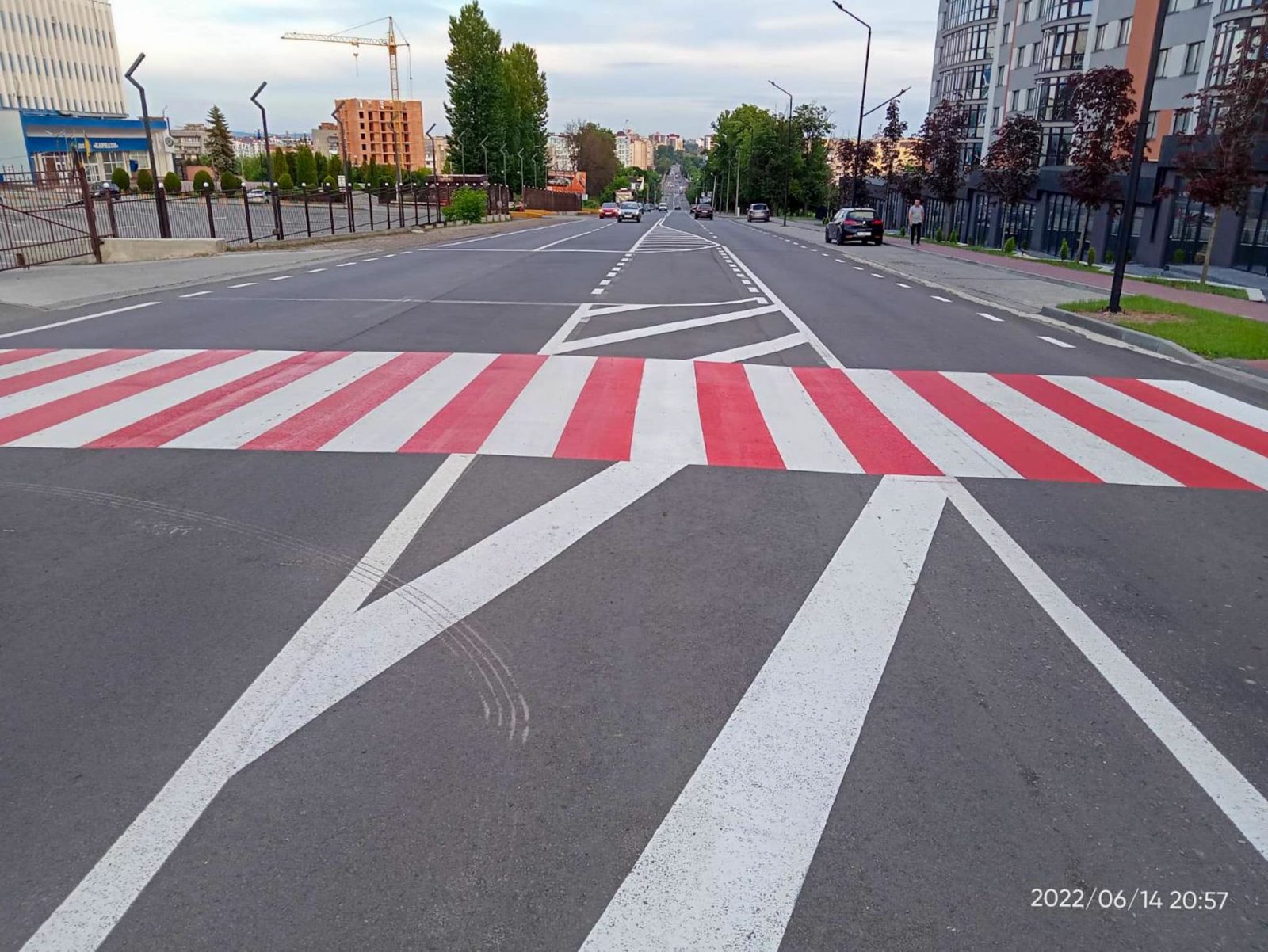 Не соромно в’їжджати в місто: на Калуському шосе нарешті нова розмітка (ФОТО)