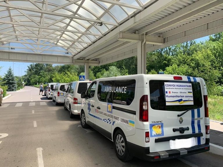 Десять реанімобілів передала Франція медзакладам Прикарпаття (ФОТО)