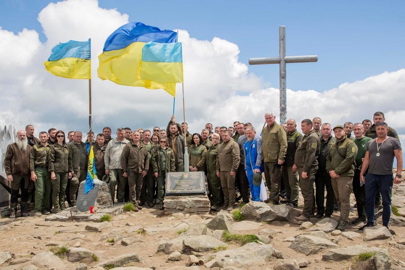 Меморіал на честь загиблих на війні лісівників облаштували на вершині Говерли (ФОТО)