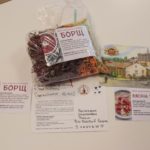 Пластуни готують сухий борщ для військових