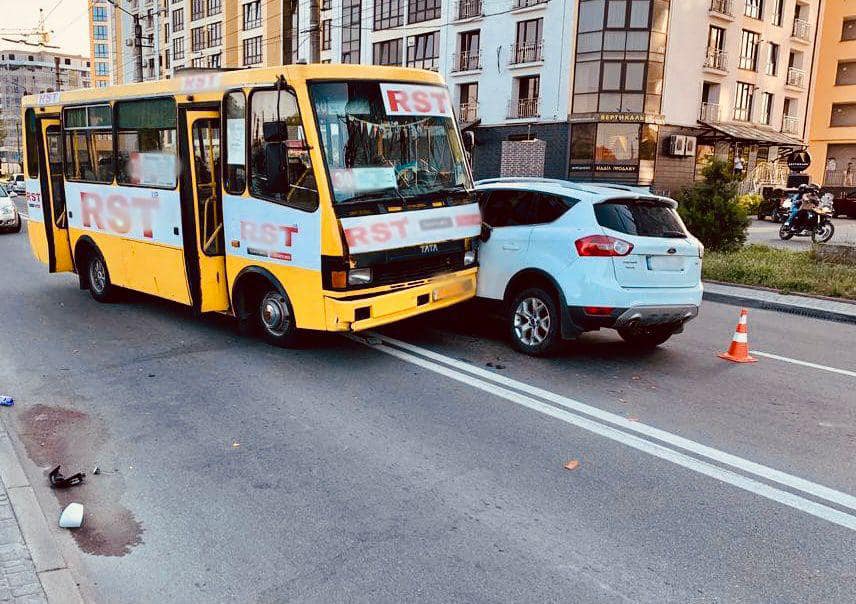 У Франківську маршрутка збила 10-річного велосипедиста, хлопчик – у реанімації (ФОТО)