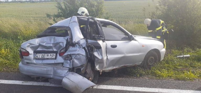 &nbsp;У Тисмениці фура “догнала” Daewoo, є травмований (ФОТОФАКТ)