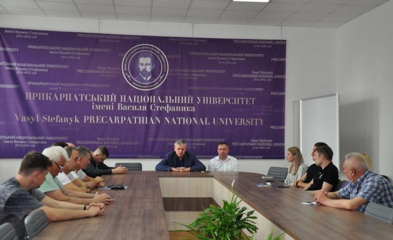 На Прикарпатті хочуть розвивати бадмінтон. У школах може з’явитися відповідна програма
