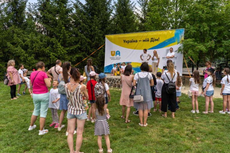 “Україна – мій Дім”: літній табір для дітей при монастирі організували сім’я Гнатковських та БК “Вертикаль” у Франківську (ФОТО)